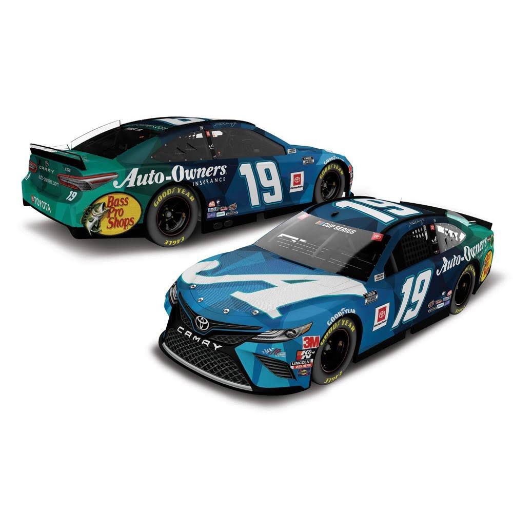 1:24 Die-Cast Car C931799