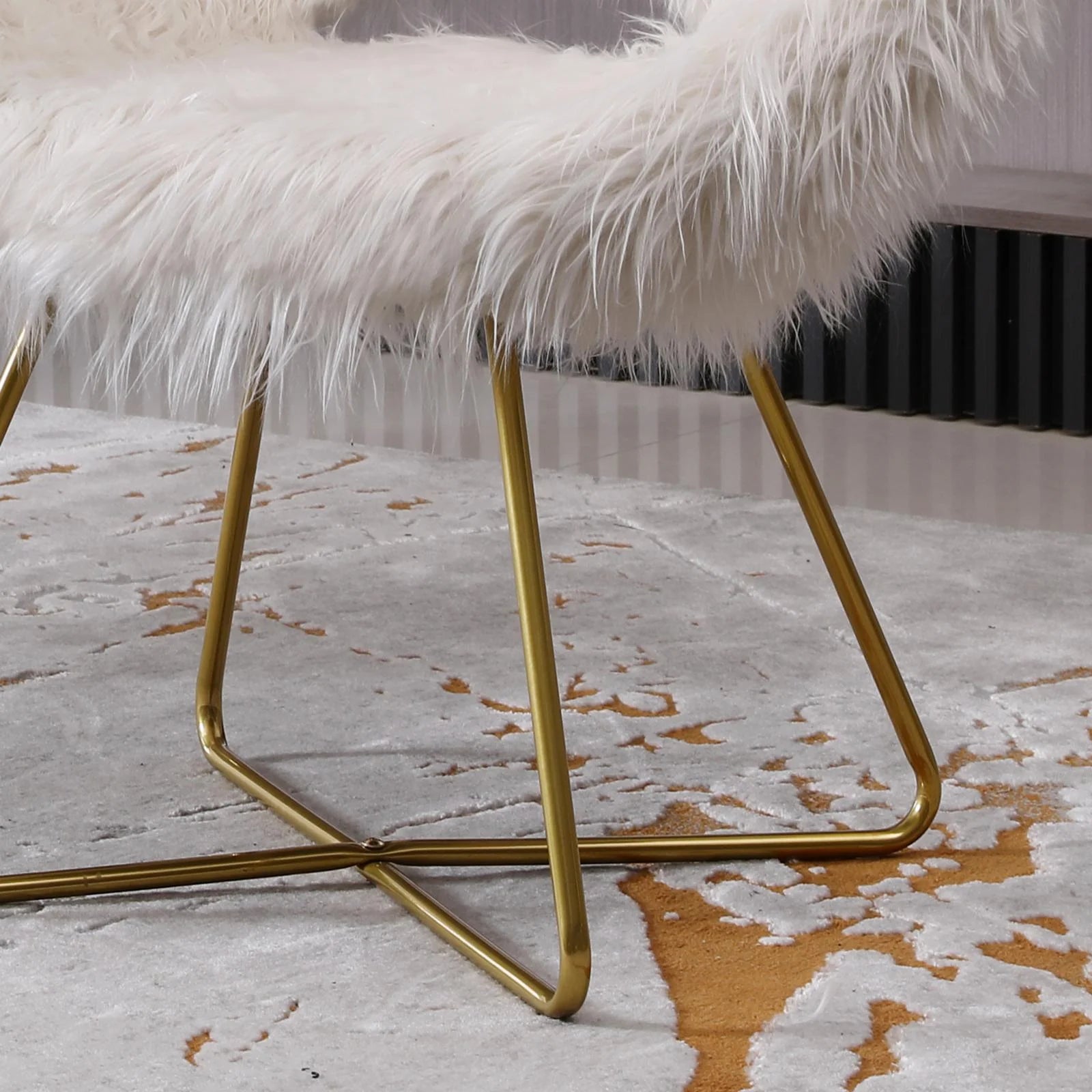 Off-White Bucket Chair F29704